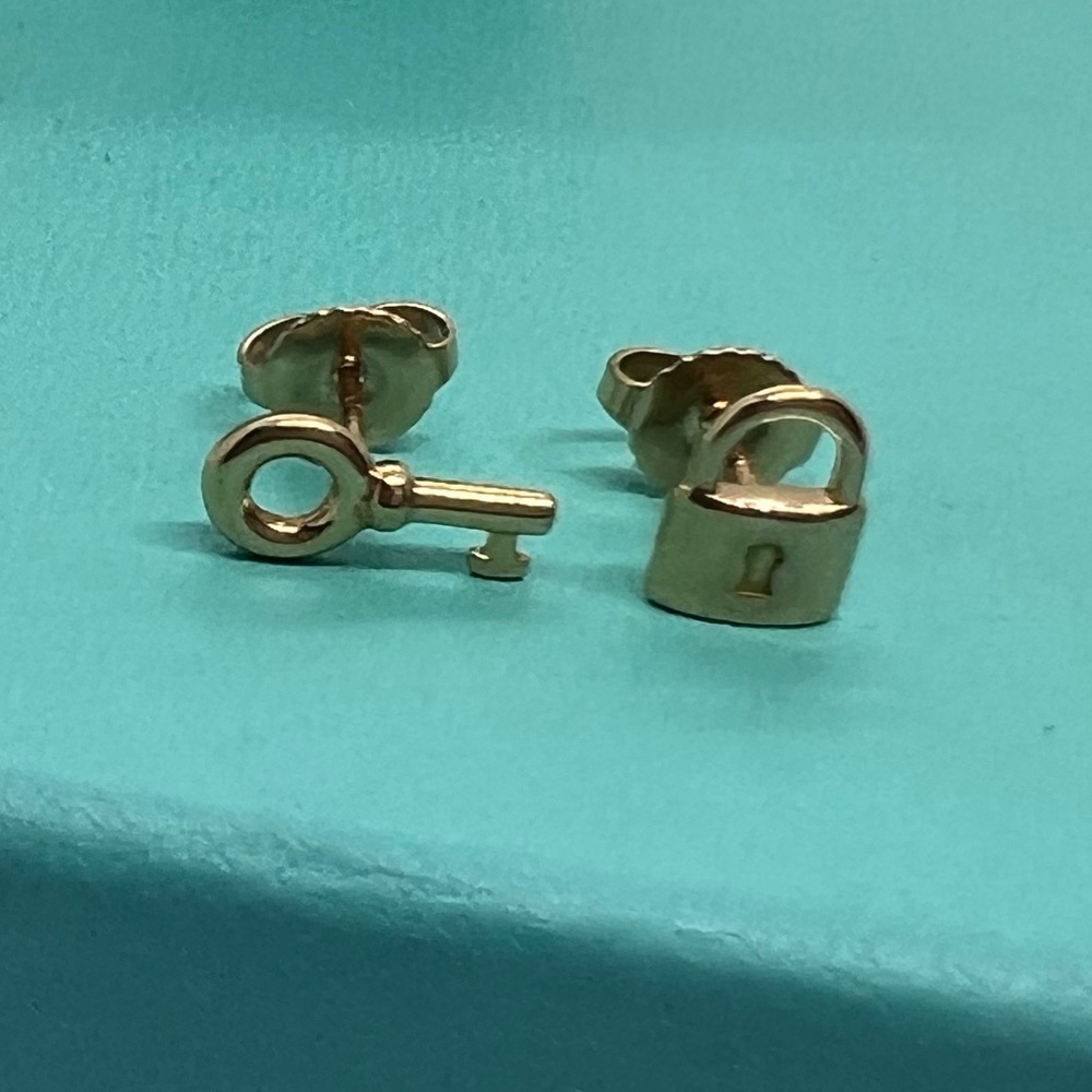 Tiffany & Co. 18k Rose Gold Mini Key and Lock Earrings - Picture 4 of 6